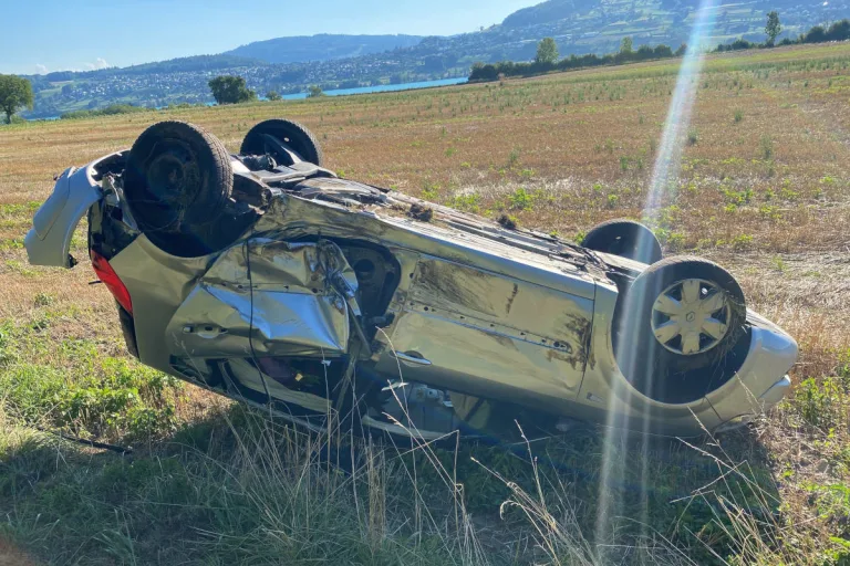 Meisterschwanden AG – Auto überschlug sich nach Kollision