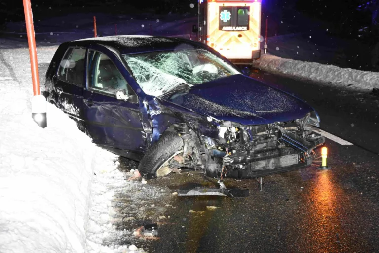 Heftiger Crash in Ennetbühl SG - Zweimal Totalschaden nach Frontalkollision auf der Schwägalpstrasse