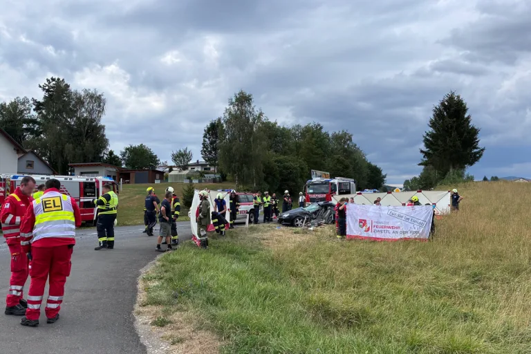Bad Leonfelden – Autofahrer stirbt bei Zusammenstoß mit Linienbus