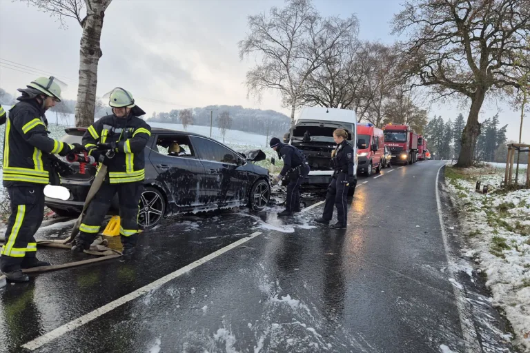 Arnsberg NW – Sieben Verletzte bei Unfall von Pkw und Kleinbus