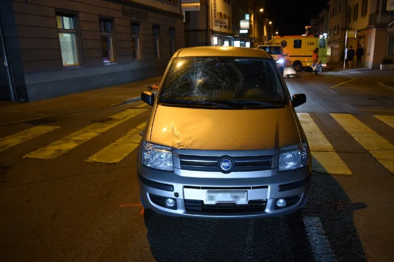 Thusis GR - Fussgänger von Fiat Panda angefahren