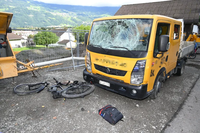 Sevelen SG – E-Bikerin bei Unfall mit Lieferwagen schwer verletzt