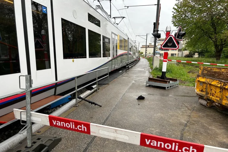 Oberkulm AG -Jugendlicher gerät unter einen Zug und befindet sich im kritischen Zustand
