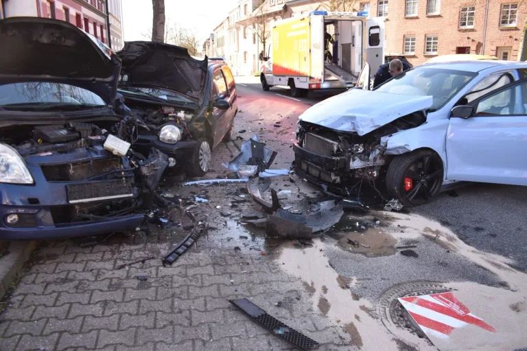 Odenkirchen - Autofahrer (55) bei Unfall ums Leben gekommen