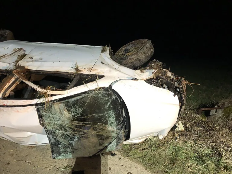18-Jähriger verursacht Unfall ohne Führerschein: Opel überschlägt sich - Totalschaden