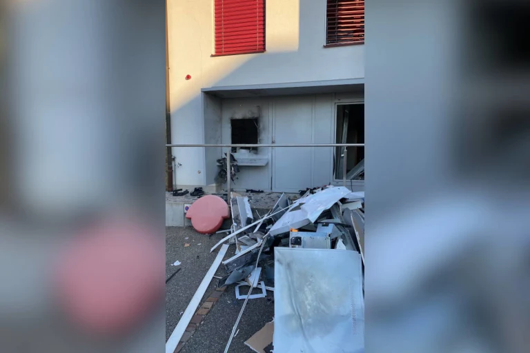 Nuglar SO – Unbekannte sprengen Bankomat und flüchten mit Beute