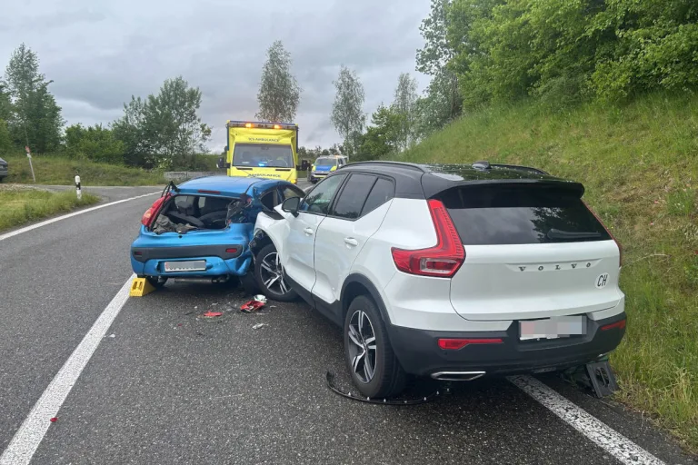 Zufikon AG – Auto gerät ins Schleudern und verunfallt