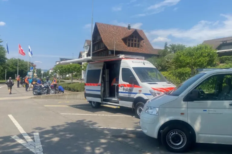 Verkehrskontrolle in Zug - Alkoholisierter Rollerfahrer versucht zu fliehen