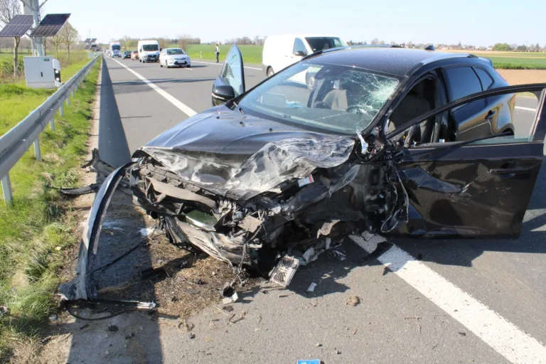 Verkehrsunfall mit mehreren Unfallbeteiligten auf der B 56 bei Aldenhoven