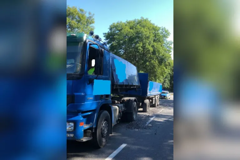 B258 Hirten – Verkehrsbeeinträchtigung durch verlorene Ladung