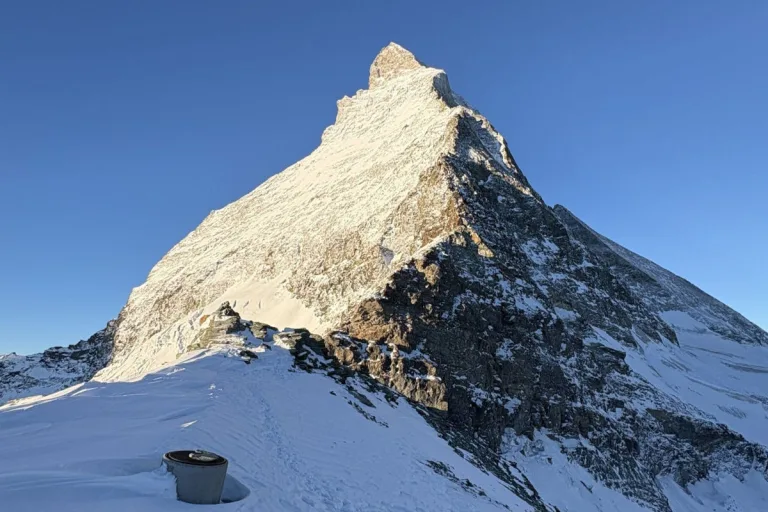 Zermatt VS – Tödlicher Absturz nach Steinschlag am Matterhorn