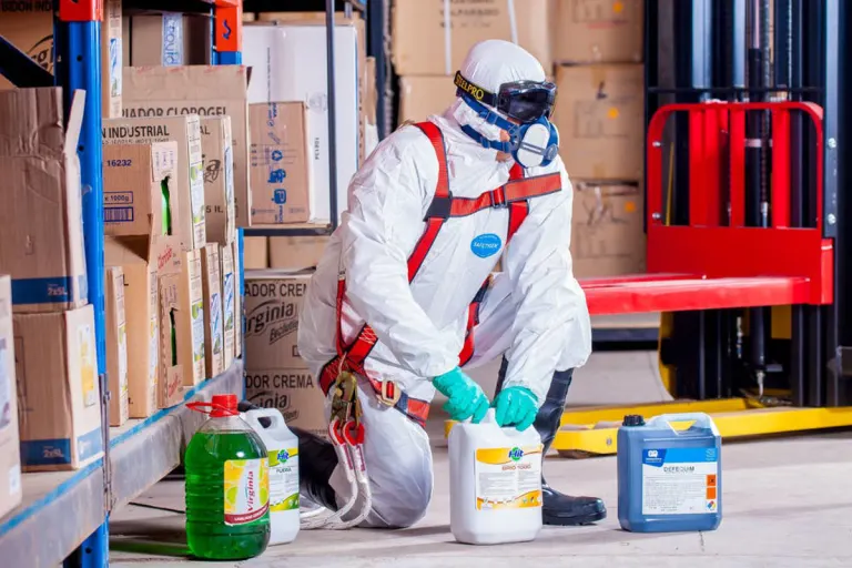 Pratteln BL - Chemieereignis in Produktionsgebäude