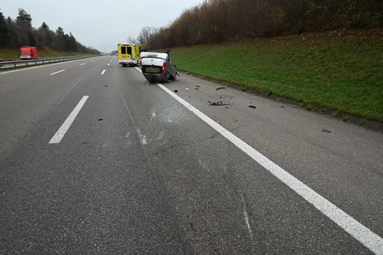 Oberbüren SG - Normalstreifen nach Unfall auf der A1 gesperrt