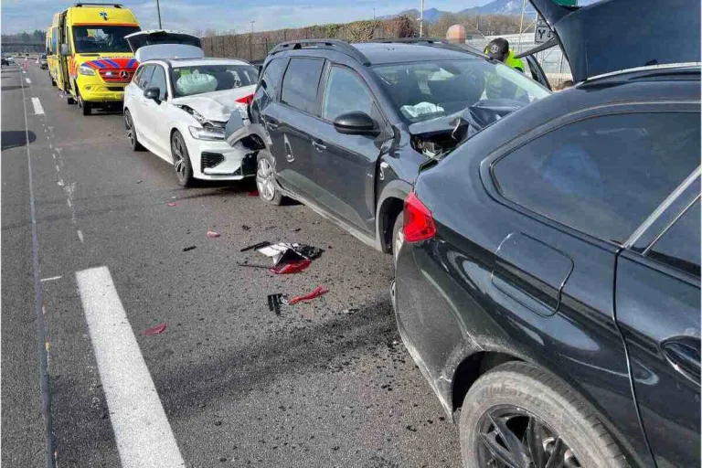 Flumenthal/Wiedlisbach SO - Auffahrkollisionen auf der A1 sorgen für Verkehrsbehinderungen
