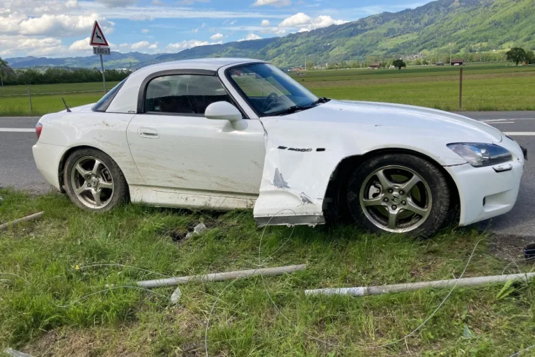 Zu schnell unterwegs und bei Bilten GL verunfallt