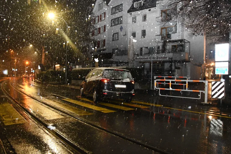 Chur GR: Gegen Mauer gekracht und zu Fuss geflohen