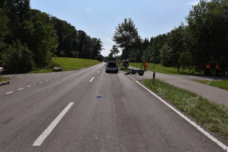 Illnau-Effretikon ZH – Motorradlenker bei Auffahrkollision schwer verletzt