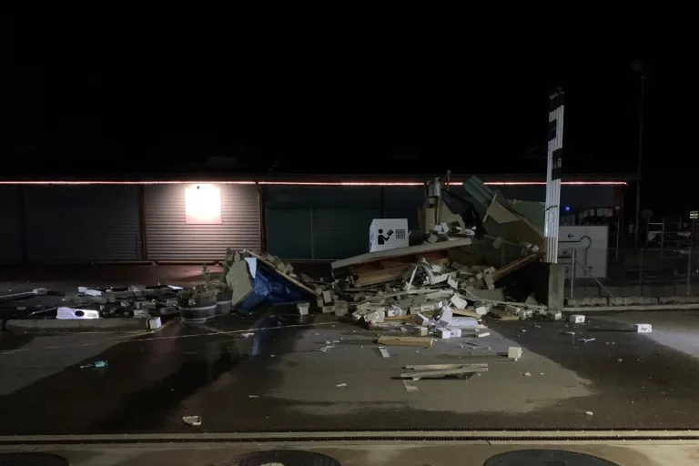 Eglisau ZH - Geldautomat letzte Nacht gesprengt!