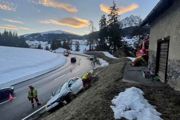 Cunter GR - Kollision auf der Gegenfahrbahn