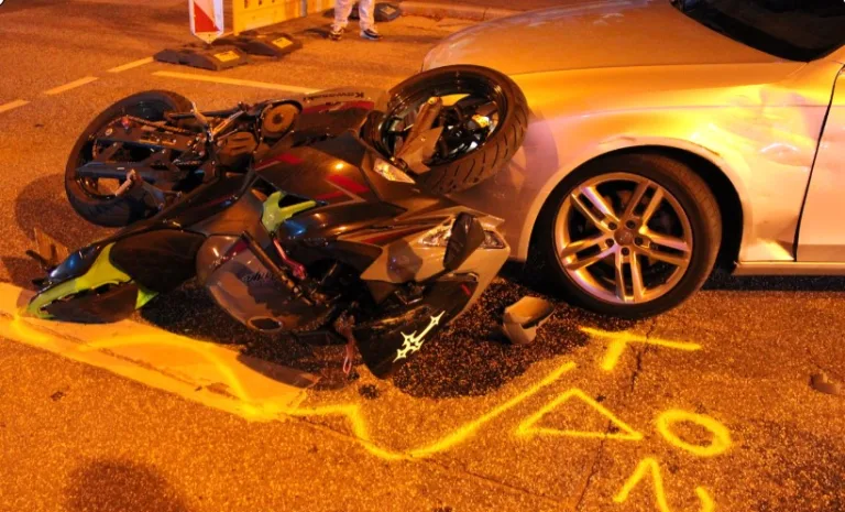 Bielefeld – Motorradfahrerin bei Unfall in schwer verletzt