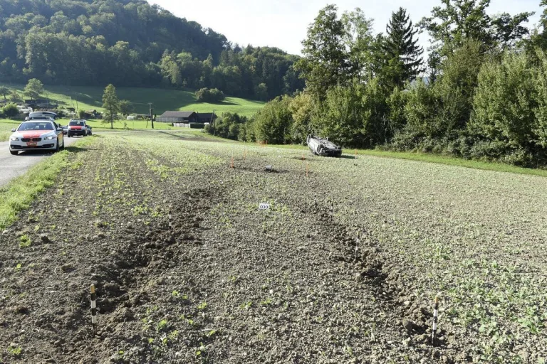Pfungen ZH - Totalschaden nach Unfall 