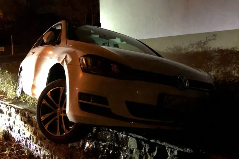 Burtscheid – Pkw schleudert nach Unfall auf Mauer