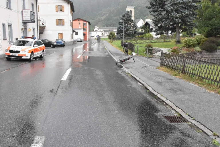 Müstair GR - E-Bikefahrer verletzt sich bei Unfall schwer