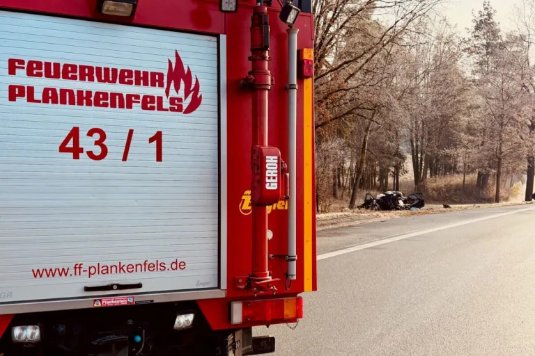 Plankenfels BY – 18-Jähriger stirbt bei Unfall mit BMW