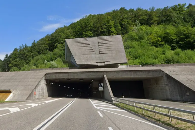 A16 Courgenay JU – Mont-Terri Tunnel nach Unfall gesperrt