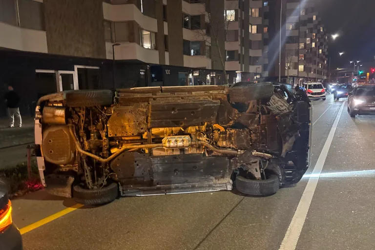 Stadt Zürich – Selbstunfall mit Auto im Kreis 2