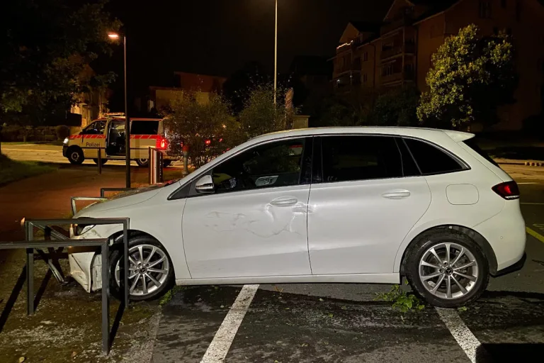 Risch-Rotkreuz ZG – Unfall unter Alkoholeinfluss und ohne gültigen Führerausweis