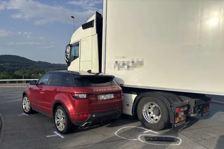 Wil SG - Unfall im Kreisverkehr