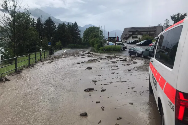 Kanton Schwyz – Einzelne Strassen nach heftigem Gewitter weiterhin gesperrt