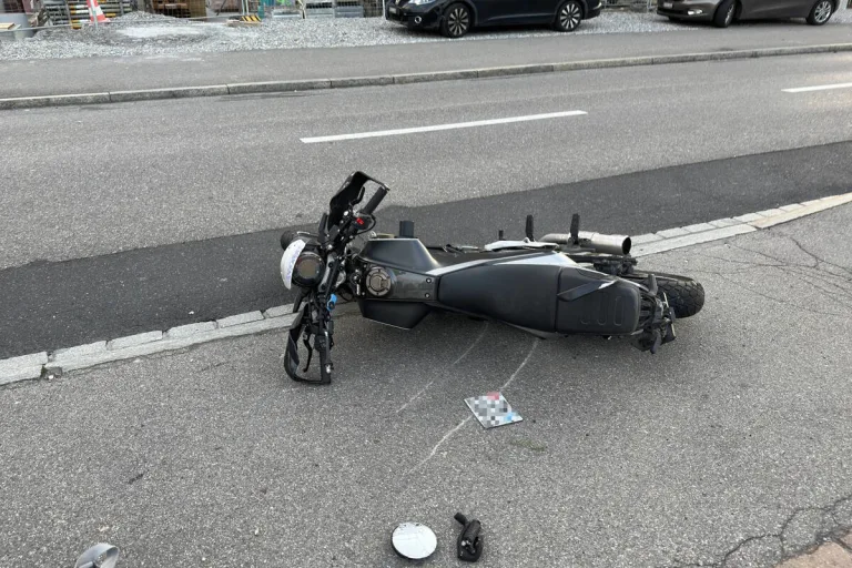 Rapperswil-Jona SG - 17-jähriger Motorradfahrer nach Unfall verletzt