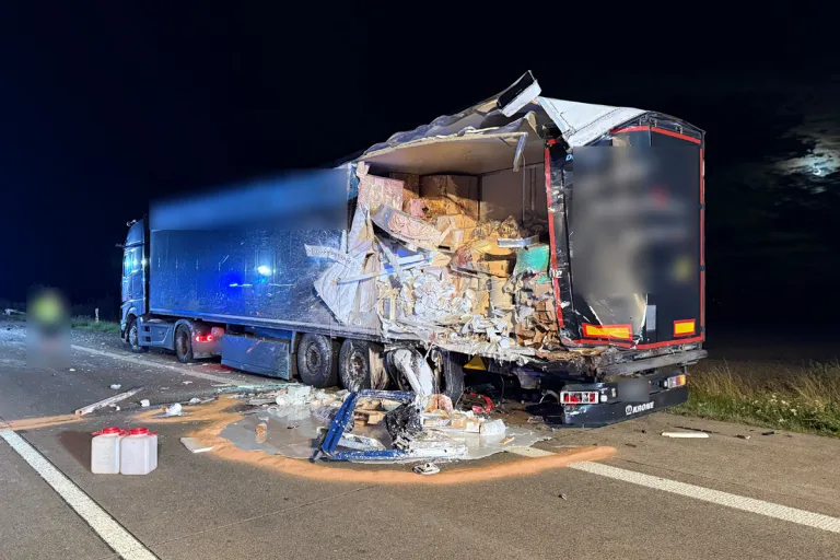 A4 Gotha TH – Lkw kollidiert mit Pannen-Sattelzug