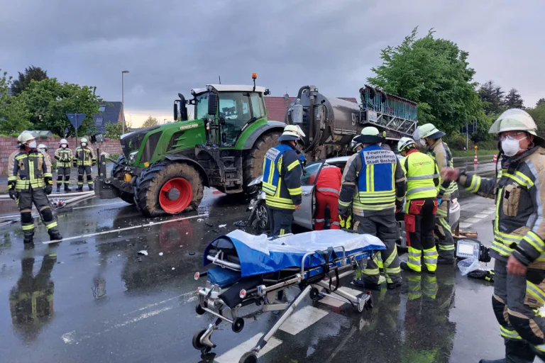 Bocholt – Verkehrsunfall – Traktor gegen PKW