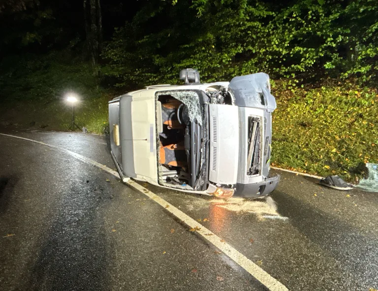 Gänsbrunnen SO – Camper kippt bei Unfall um