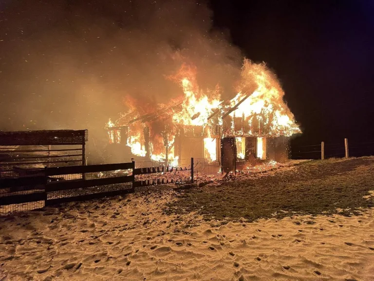 Le Châtelard-près-Romont FR – Haus bei Brand komplett zerstört