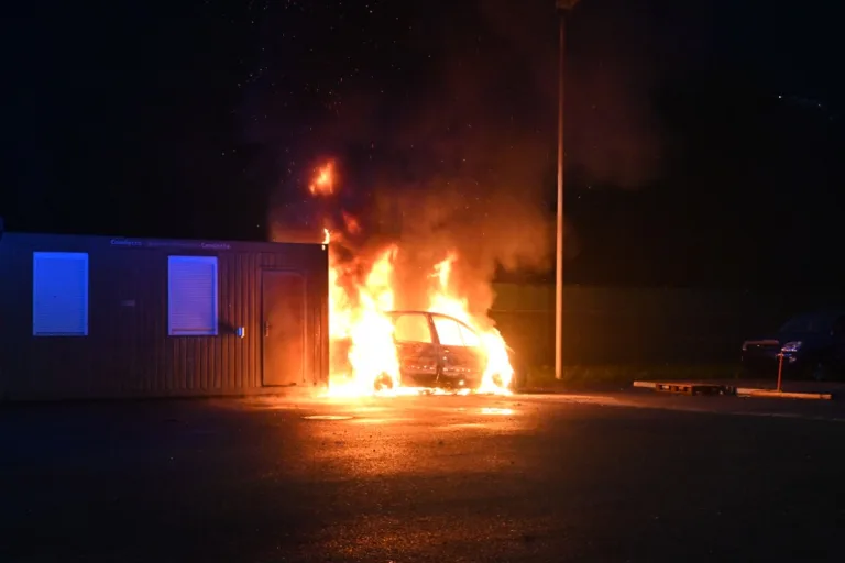 Vaduz FL - Auto in Brand gesetzt - die Polizei sucht nach Hinweisen