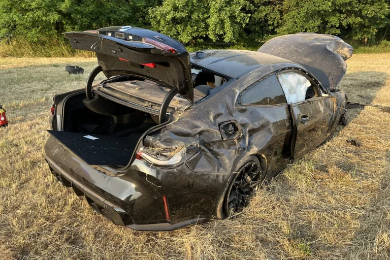 Schwerer Unfall in Gommersheim RP - Mit einem Baum kollidiert 