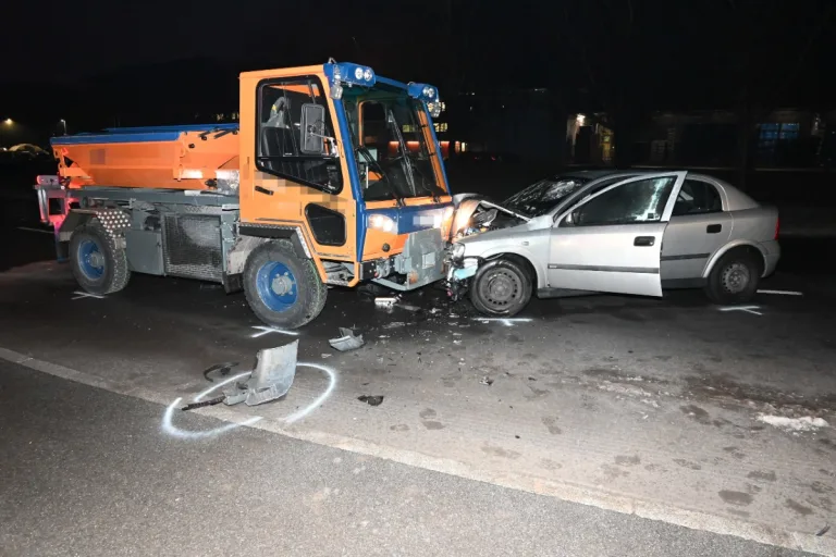  Sevelen SG - Kollision zwischen Auto und Lastwagen