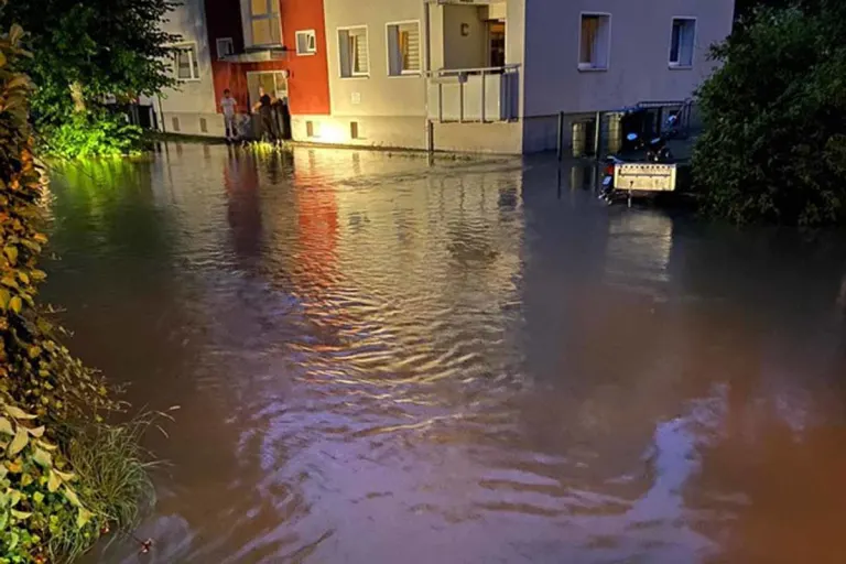 Unwetter in Sprockhövel - Feuerwehrmann bei Einsatz verletzt