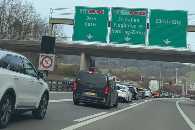 Weiningen ZH – Mehrere Anzeigen nach Verkehrskontrolle 