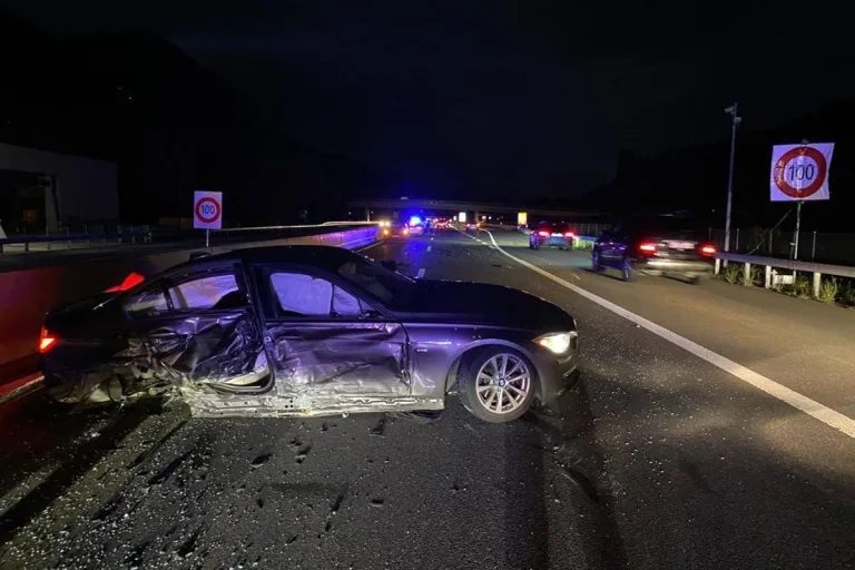 Martinach VS - Zwei Verletzte nach Verkehrsunfall auf der Autobahn A9