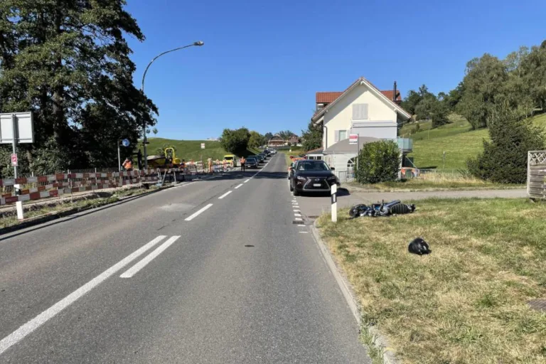 Küssnacht SZ – Motorradfahrer bei Kollision erheblich verletzt