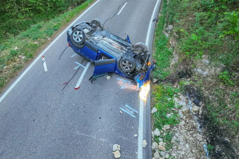 Arboldswil BL – Schwerer Unfall endet mit Überschlag