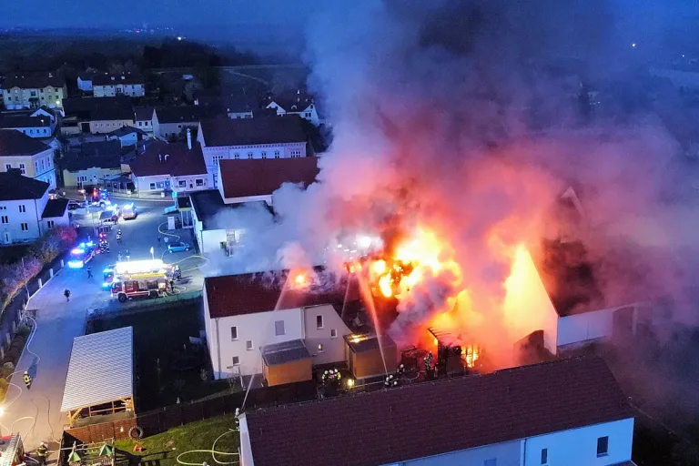 Thaya – Großer Brand zerstört Reihenhaus im Ortszentrum