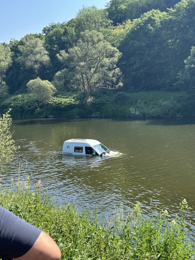 Unfall in Bollendorf – Auto versinkt in der Sauer