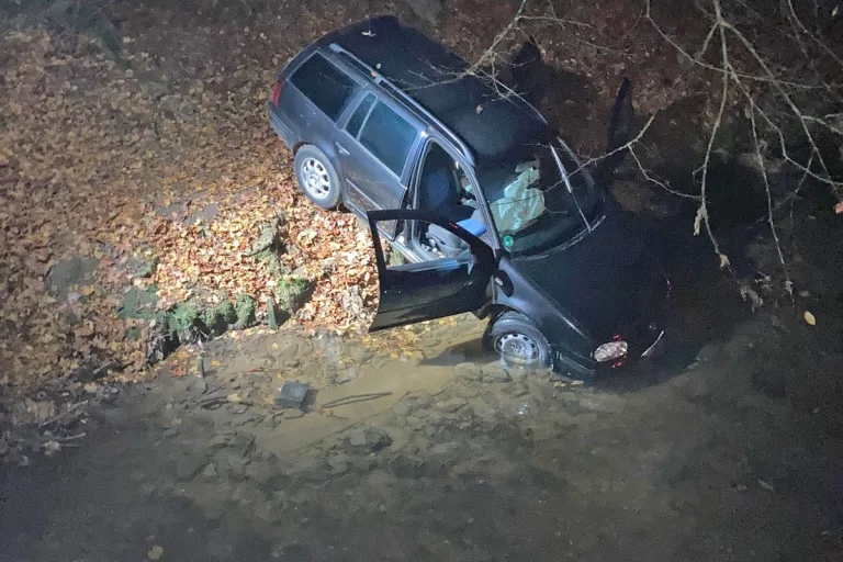 Hilden - Unter Drogeneinfluss Unfall gebaut und abgehauen. Polizeihubschrauber kam zum Einsatz