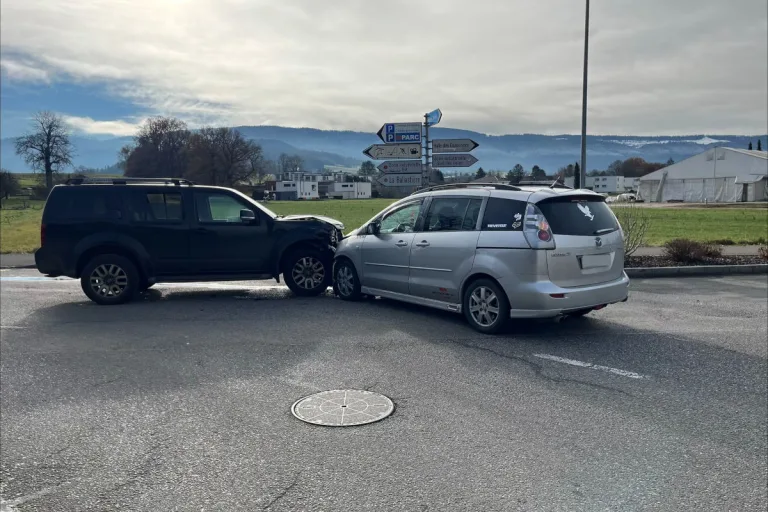 Unfall in Delémont JU – Auto gerät auf Gegenfahrbahn